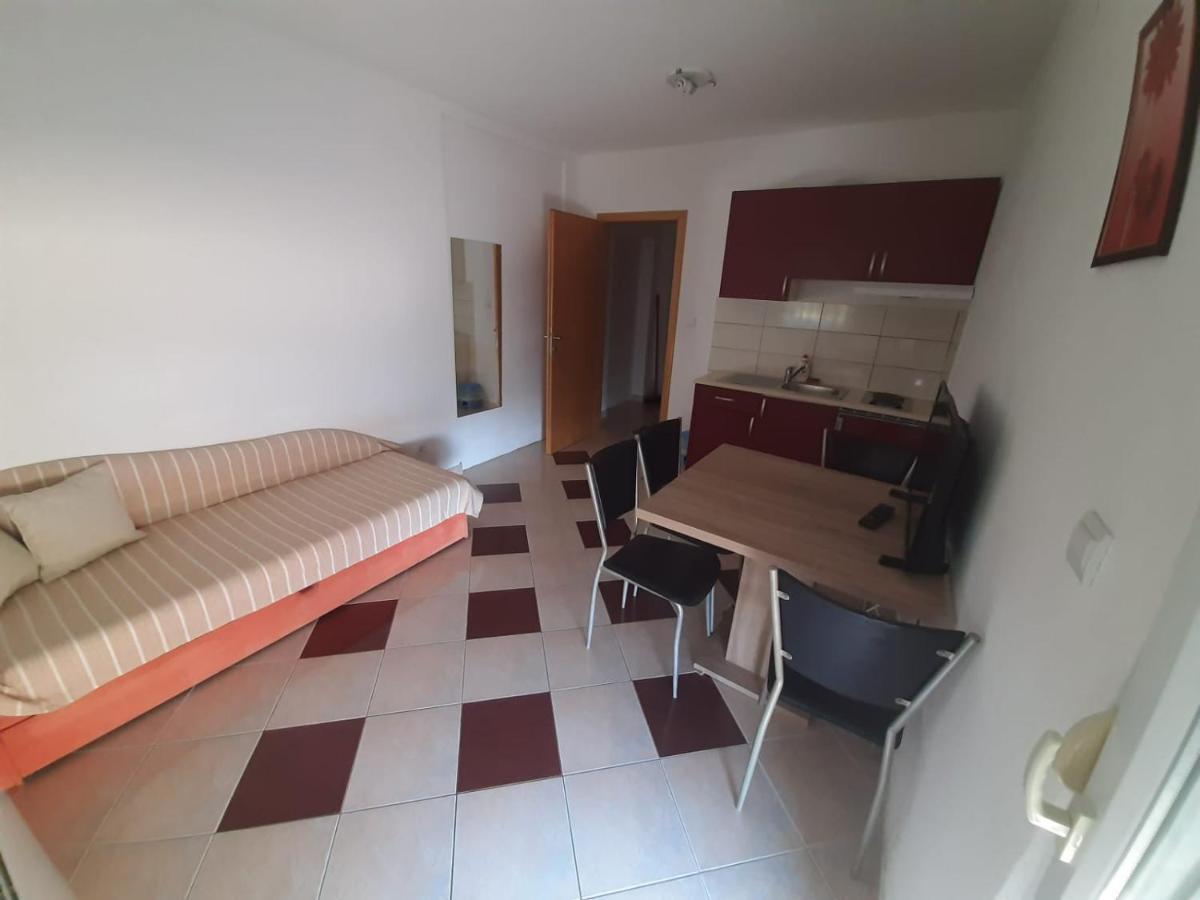 פרומאינה Apartments Nina מראה חיצוני תמונה