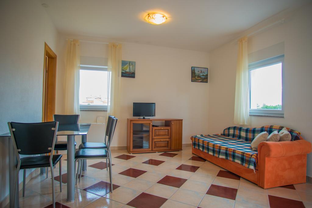 פרומאינה Apartments Nina מראה חיצוני תמונה