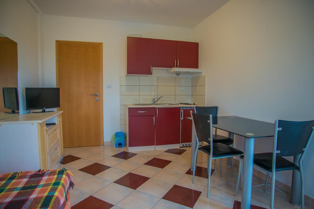 פרומאינה Apartments Nina מראה חיצוני תמונה