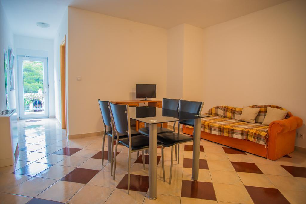 פרומאינה Apartments Nina מראה חיצוני תמונה